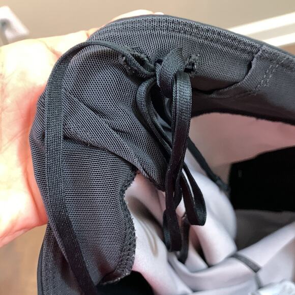 Nike Dri-Fit Black/White Patterned Crop Leggings - Picture 5 of 7